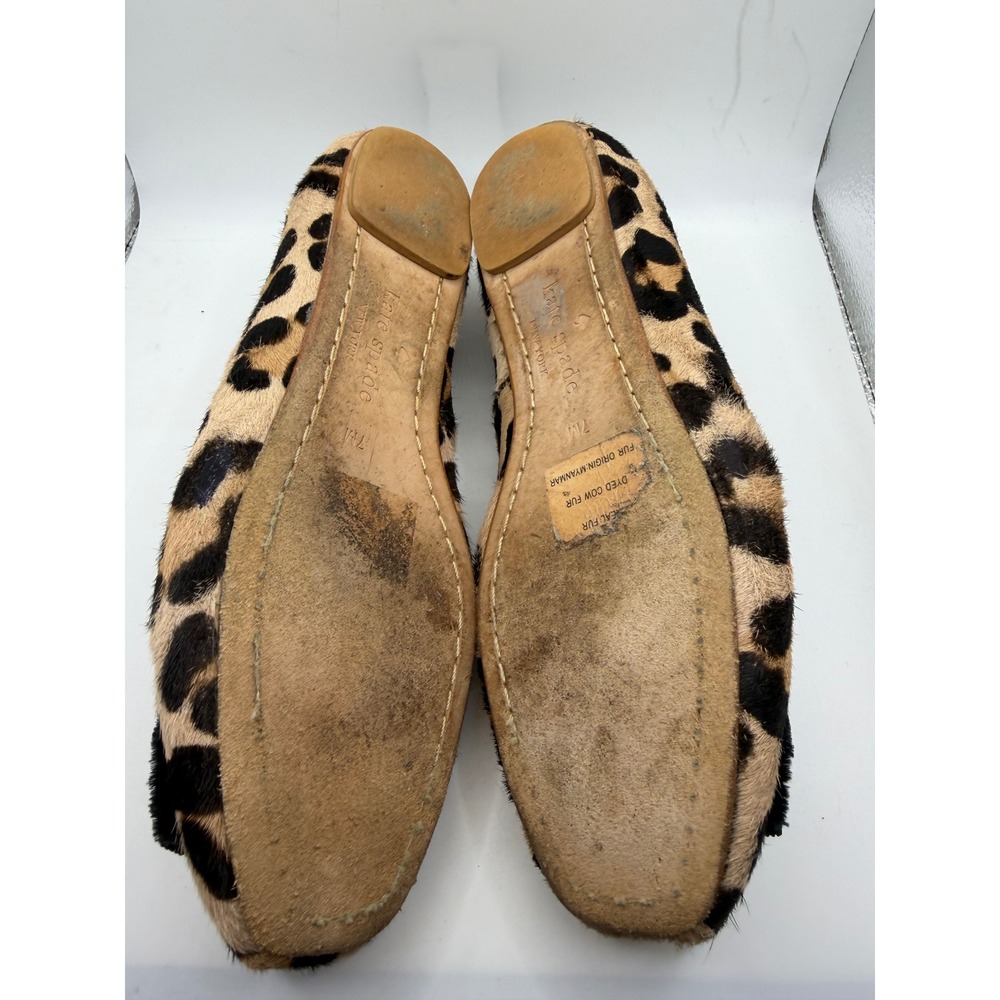 Kate Spade Leopard Print Calf Hair Bow Ballet Flats Gold Logo Medallion 7M - Picture 3 of 7